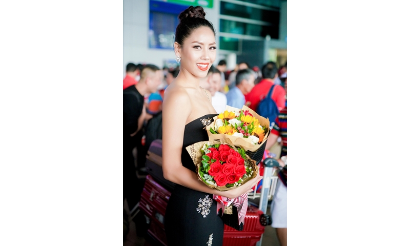 Nguyễn Thị Loan gợi cảm về nước sau khi trượt Top 16 Hoa hậu Hoàn vũ
